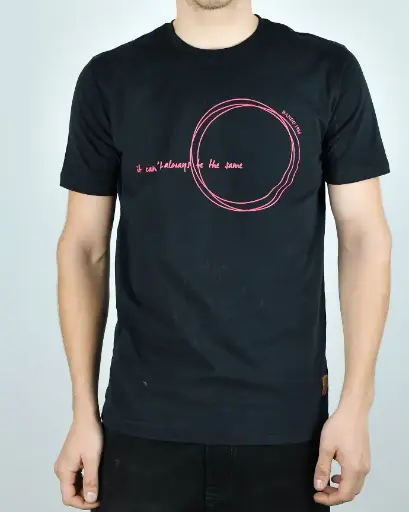 Remera Mangas Cortas Estampa Zinho Bando Hombre